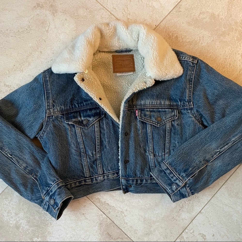 LEVIS cropped fur collar denim jacket